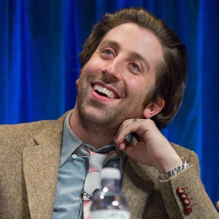 A fan shares Simon Helberg's pictures with one of his kids.