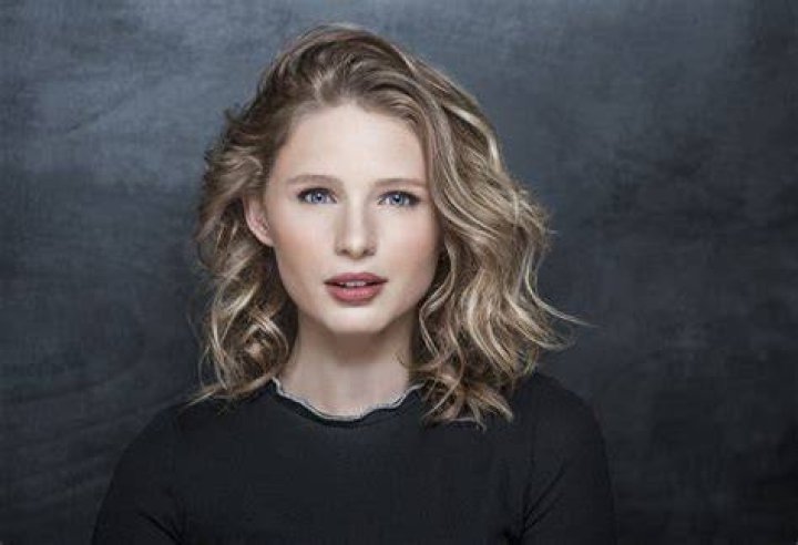 alexandra beaton net worth