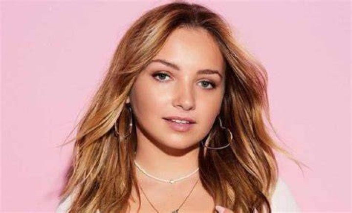 Alina Mour Net Worth