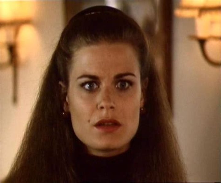 Amanda Elwes