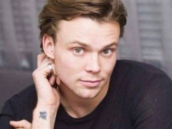 Ashton Irwin | Bio, Age, Net Worth, Relationship, Career