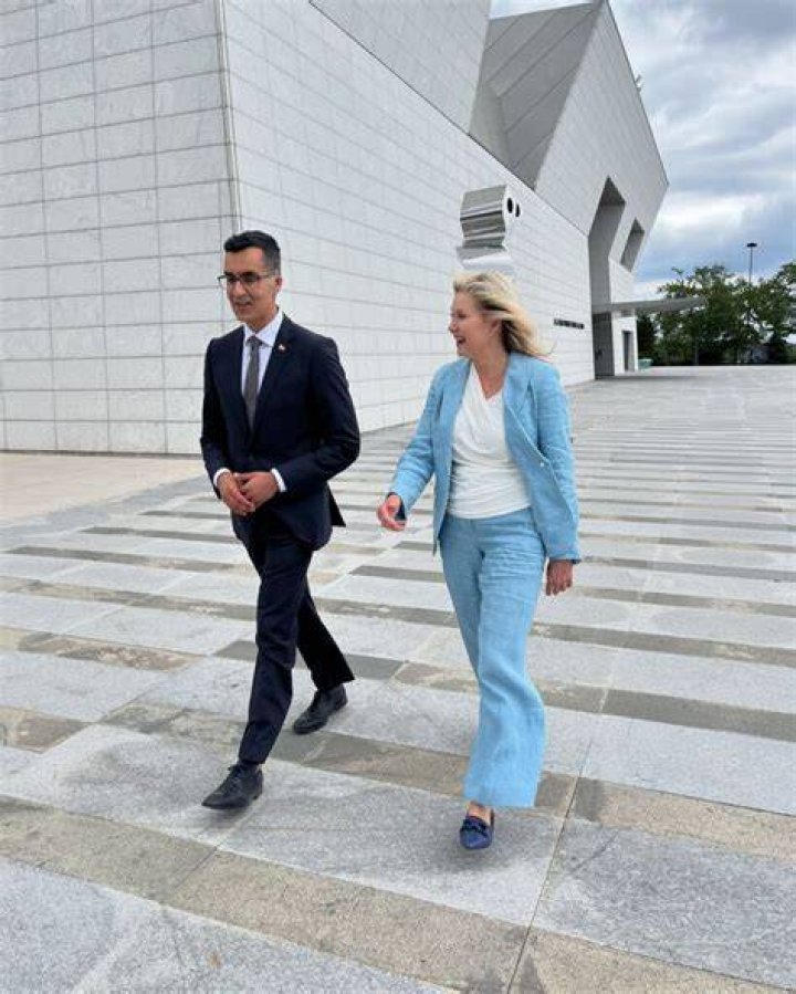 Bonnie Crombie Net Worth 2024