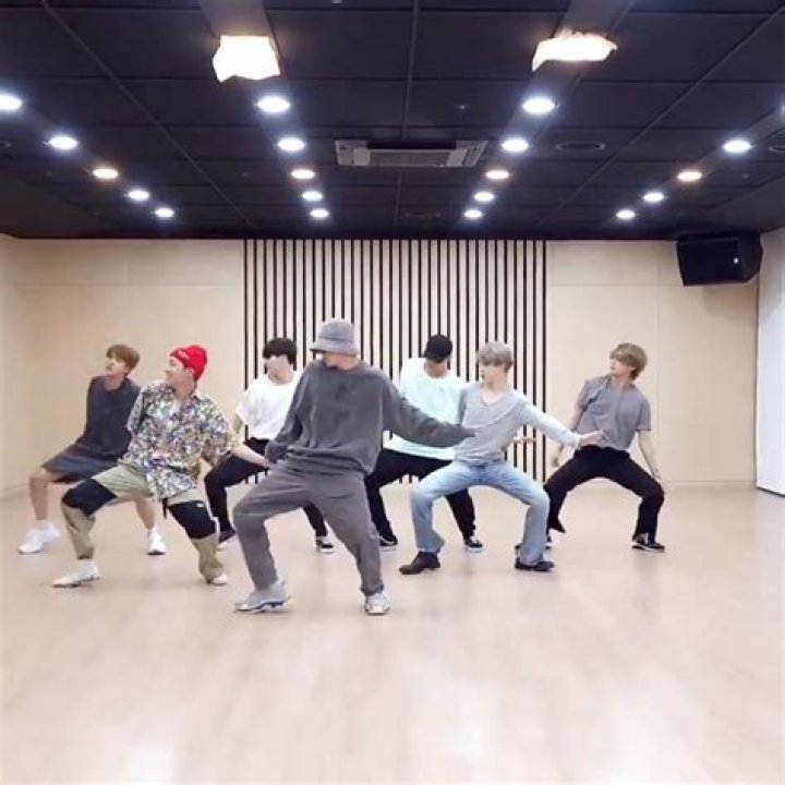 BTS-dynamite but when they say dynamite it farts - christmas songs with farts