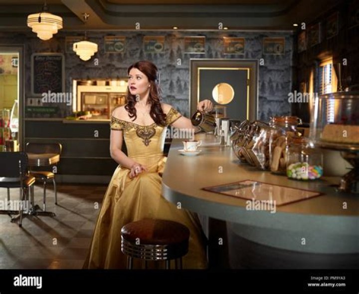 Emilie de Ravin as Belle Emilie de Ravin as Belle