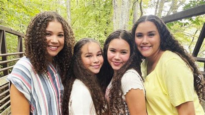 Haschak Sisters's Photo