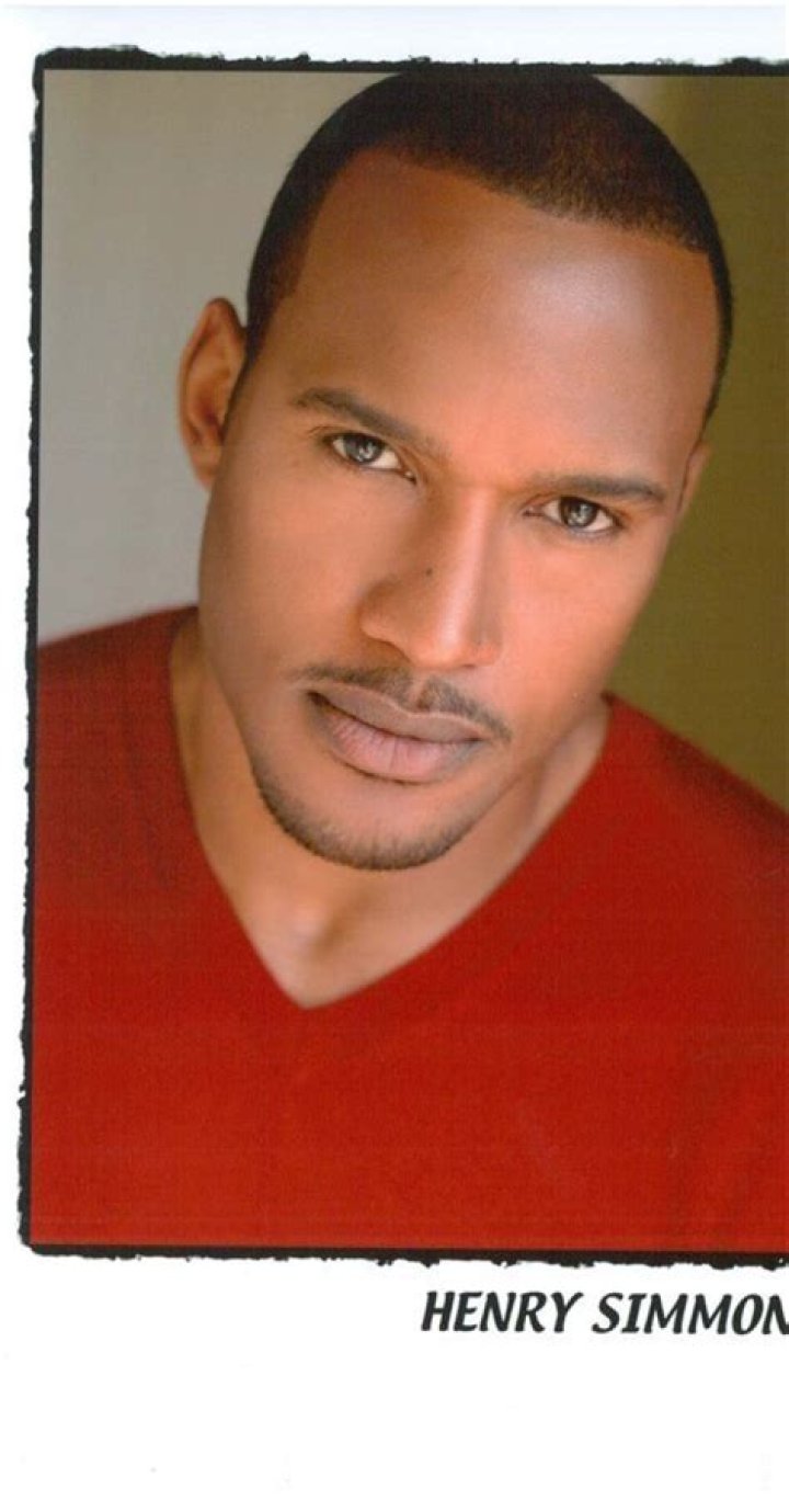 henry simmons financial worth
