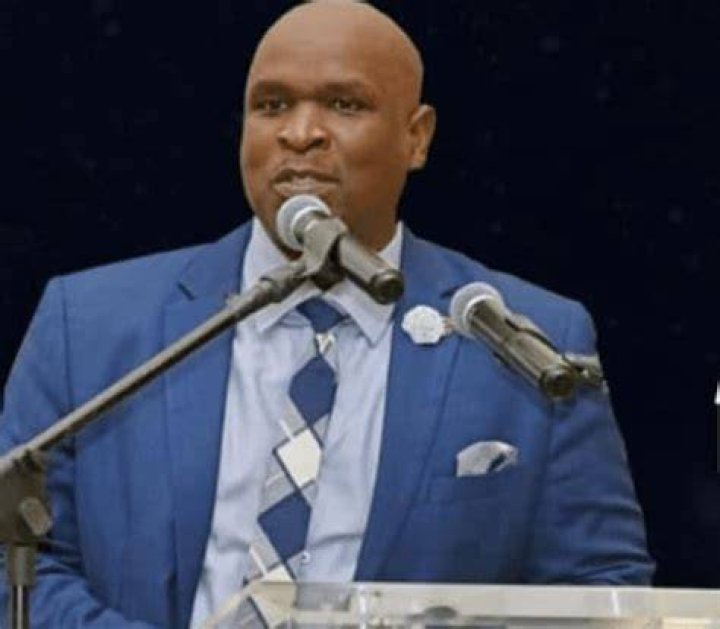 Irvin Sihlophe Biography