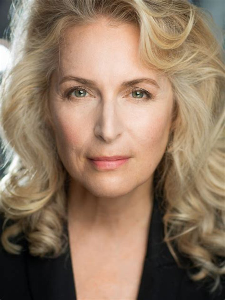 Janis Ahern | Bio, Age, Net Worth, Relationship, Career