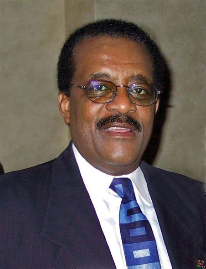 Johnnie Cochran biography