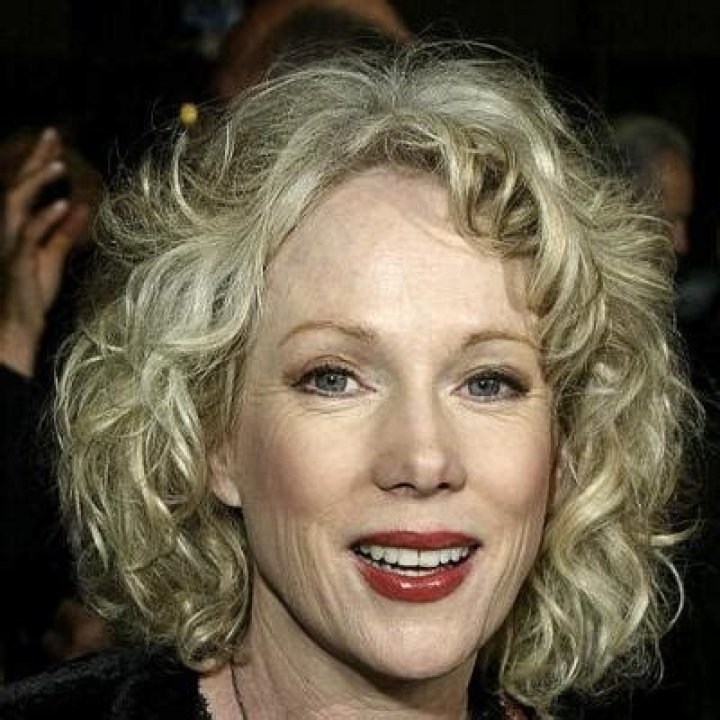 Julia Duffy Net Worth – How Much is Julia Duffy Worth?