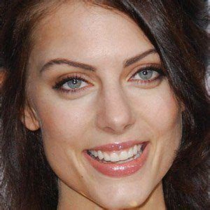 Julia Voth Net Worth – How Much is Voth Worth?