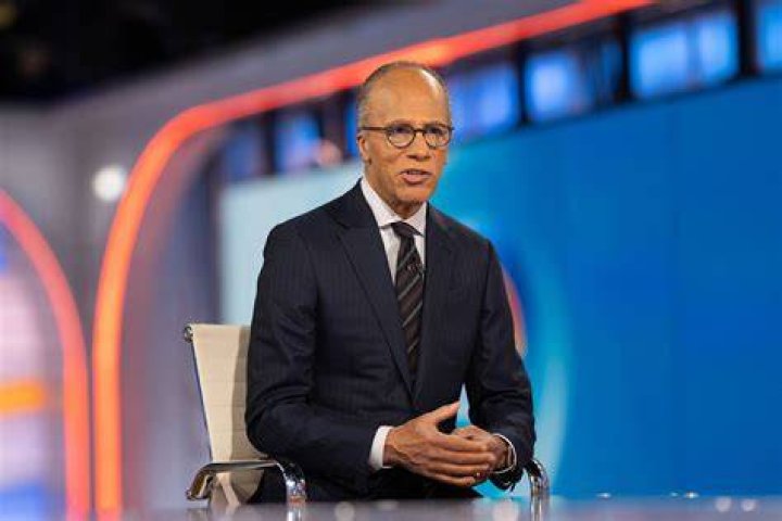 lester holt achievements