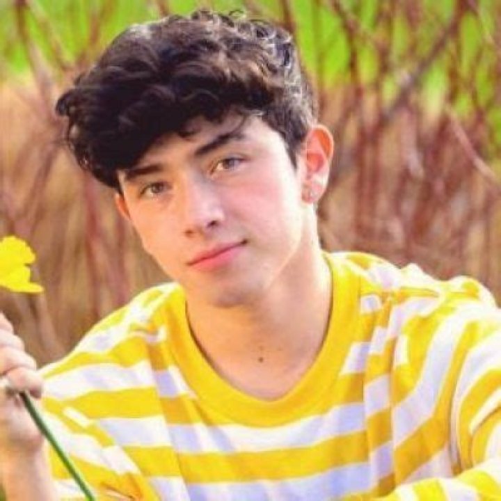 Levi Underhill | Bio, Age, Net Worth, Relationship, Career