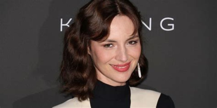 Louise Bourgoin Earnings