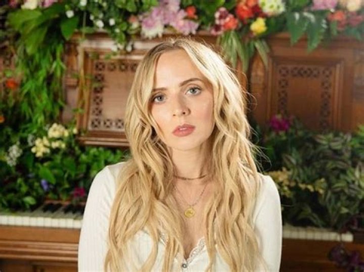 Madilyn Bailey's Photo