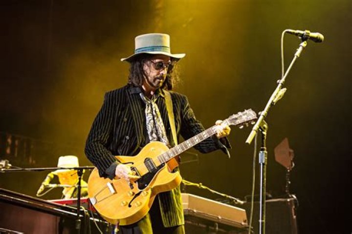 mike campbell in concert
