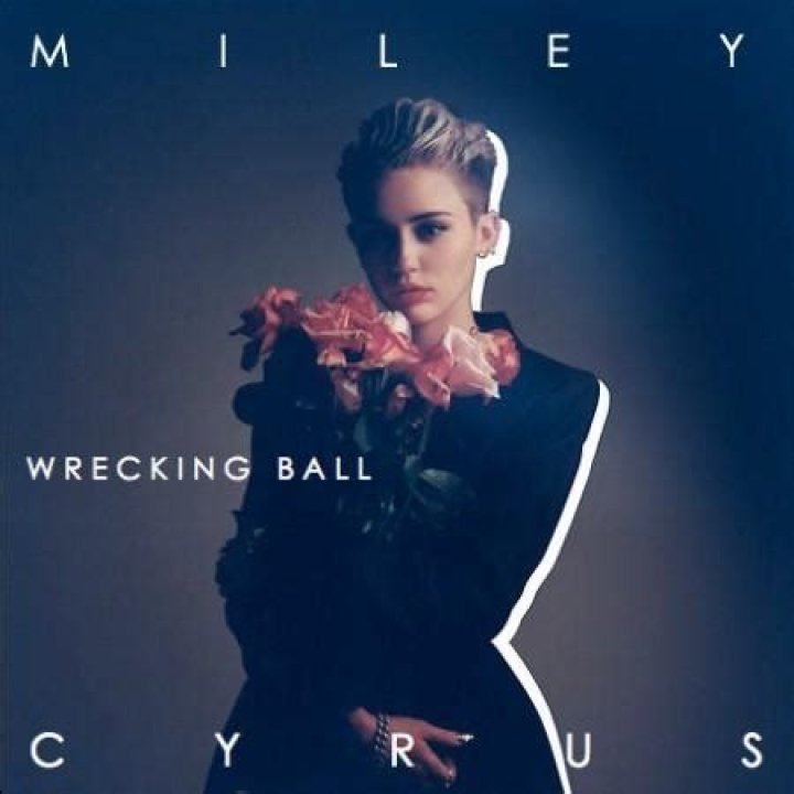 Miley Cyrus - Wrecking Ball (Glastonbury 2019) - Sahara Flash Live In Concert