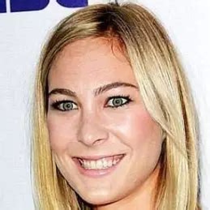 Molly McQueen Net Worth