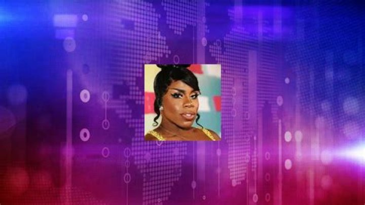 Mon&eacute;t X Change net worth