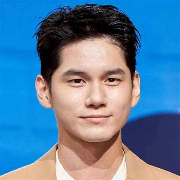 Ong Seong-wu Net Worth 2024