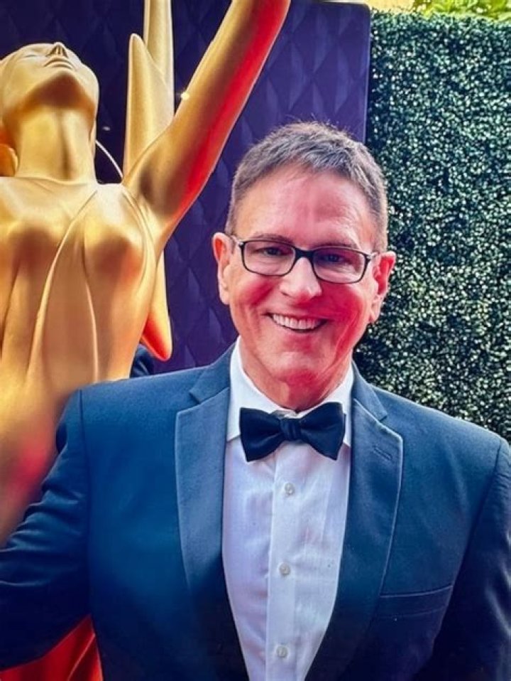Robert J. Ulrich Net Worth