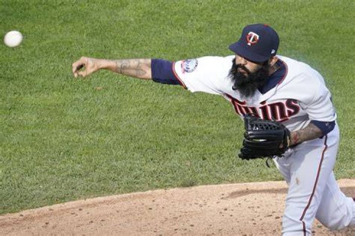 sergio romo contracts
