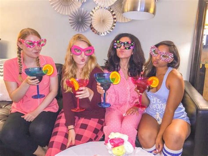 Slumber Party - That Girl Lay Lay - top dancehall party songs