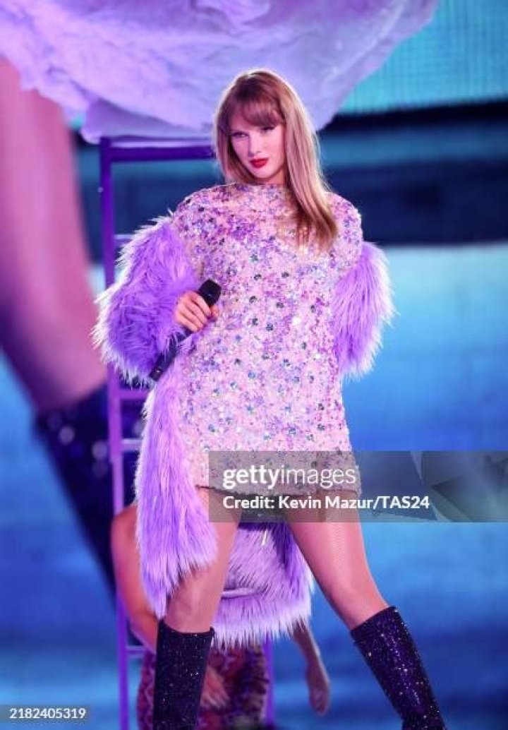 Taylor Swift erforms onstage during the "The Eras Tour" at AT&T Stadium on March 31, 2023.